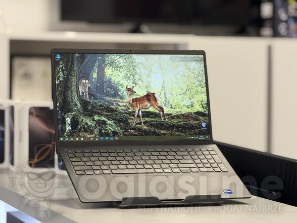 Dell Dell Vostro 3530 - 15.6" Intel i7 16GB GB