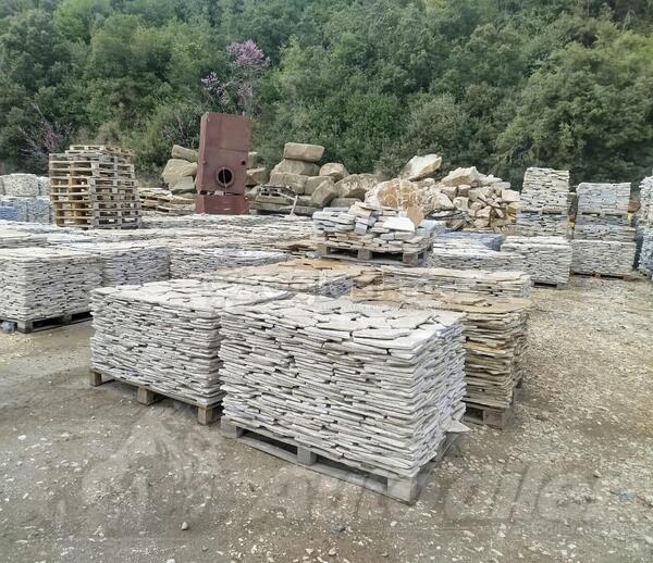 Albanski lomljeni kamen