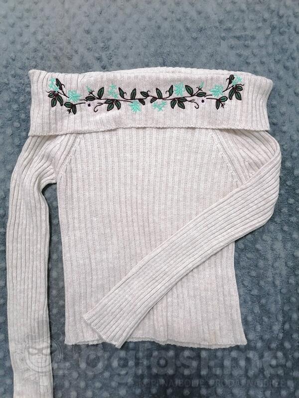 Džemper sa detaljima cvijeća