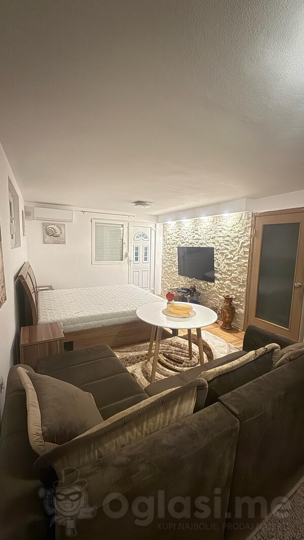 Garsonjera 48m2 - Cetinje - > Okolina grada