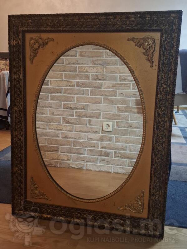 Antikvarno stilsko ogledalo, dimenzije 92x71cm, 400€
