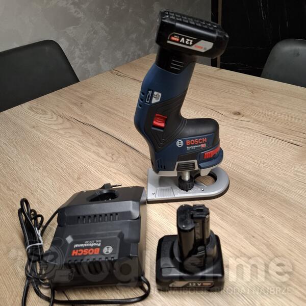 Bosch GKF 11v-8 rucni frezer + 2 baterije 4ah + brzi punjač 4ah 250e fiksno
