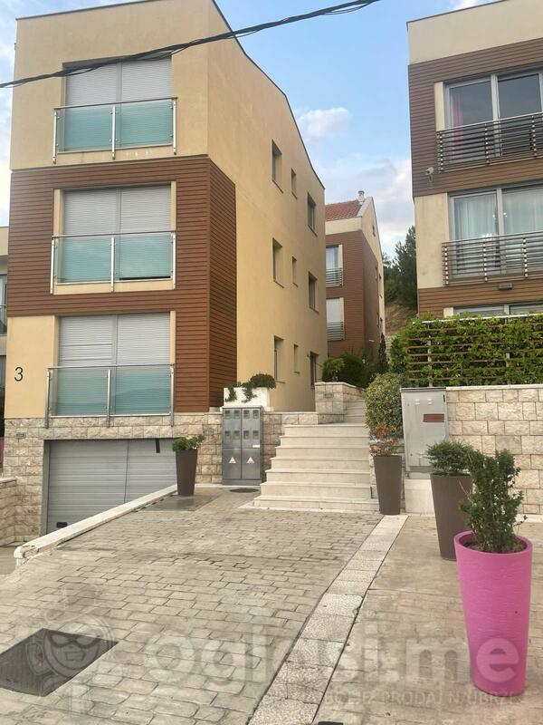 Garsonjera 23m2 - Podgorica - Avnoja 9 Ljubović