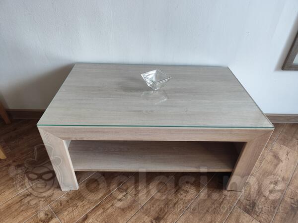 Mali sto za dnevnu sobu