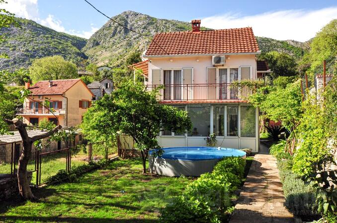 Porodična kuća 95m2 - Kotor - Risan