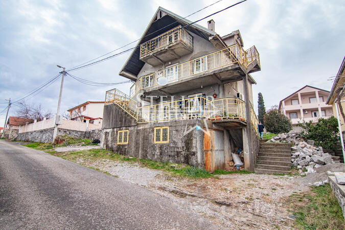 Porodična kuća 200m2 - Podgorica - Dajbabe