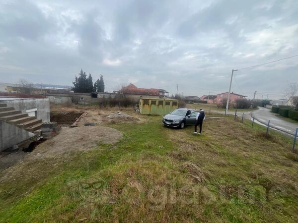 Građevinsko zemljište 1000m2 - Podgorica - Zeta