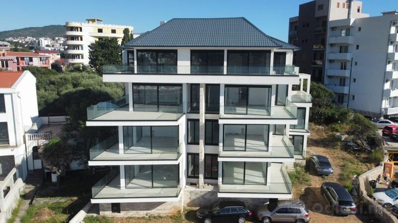 Kuća sa više stanova 770m2 - Bar - Dobra Voda