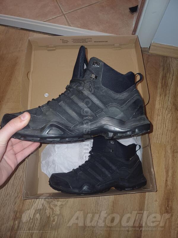 PRODAJEM ADIDAS CIZME,CIPELE ZA ZIMU