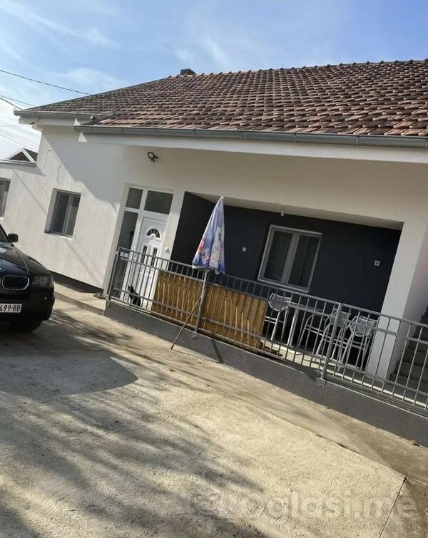 Porodična kuća 240m2 - Surčin - Surčin (uži dio)