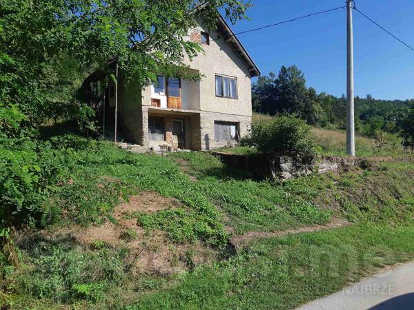 Porodična kuća 100m2 - Lučani - Živica