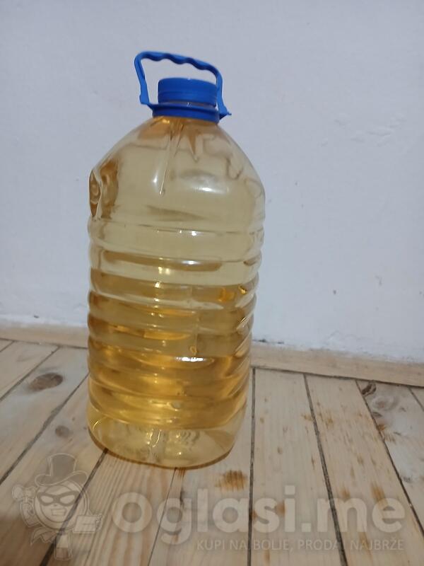 Prodajem rakiju staru 3 godine 