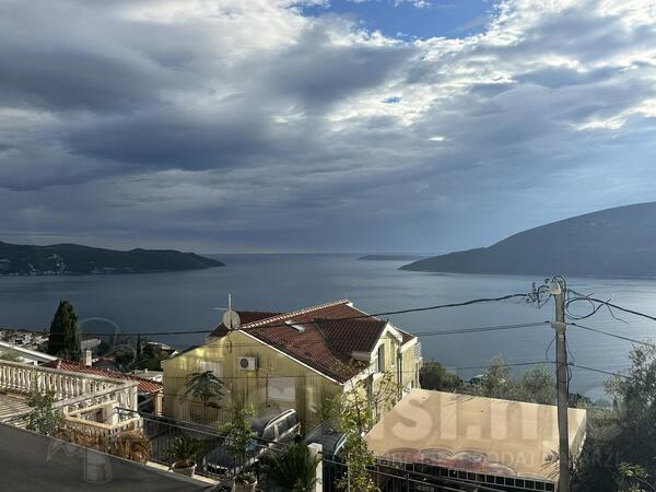 Kuća sa više stanova 200m2 - Herceg Novi - Herceg Novi (uži dio)