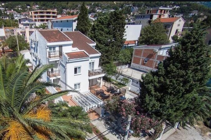 Kuća sa više stanova 376m2 - Bar - Sutomore