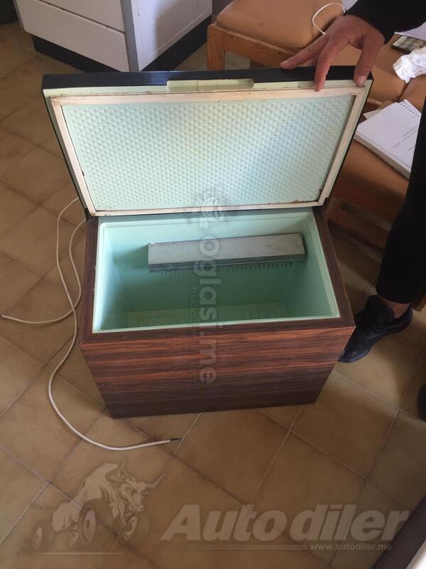 Mali frižider sanduk