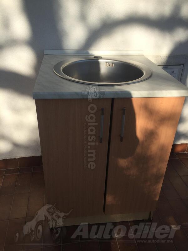 kuhinjski element sa sudoperom