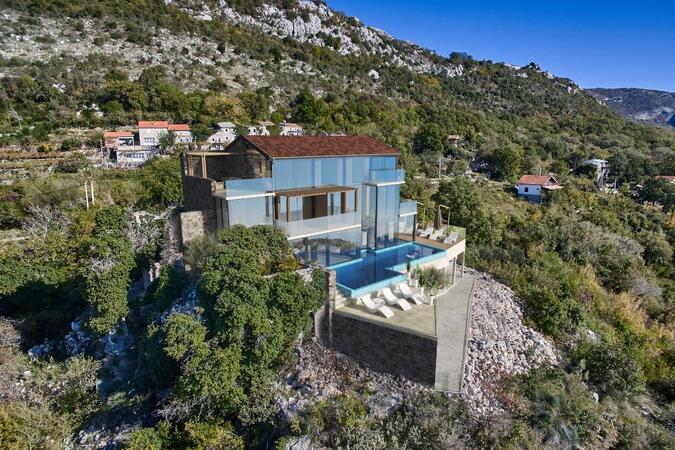 Vila 500m2 - Budva - Petrovac
