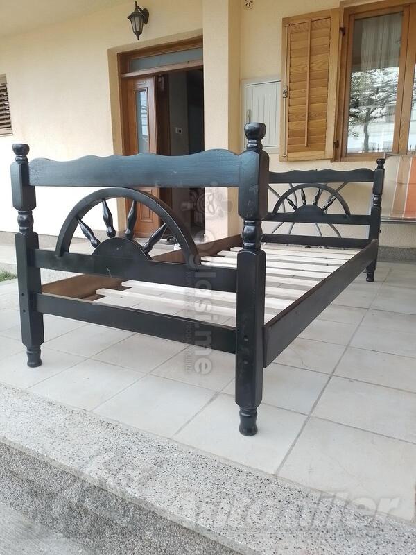 Drveni krevet,  200x90!