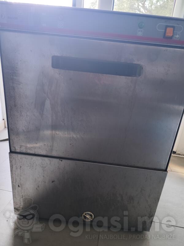 Prodajem profesionalnu masinu za pranje casa