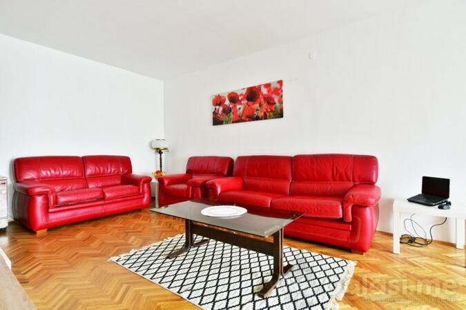 Trosoban stan 102m2 - Bar - Centar grada