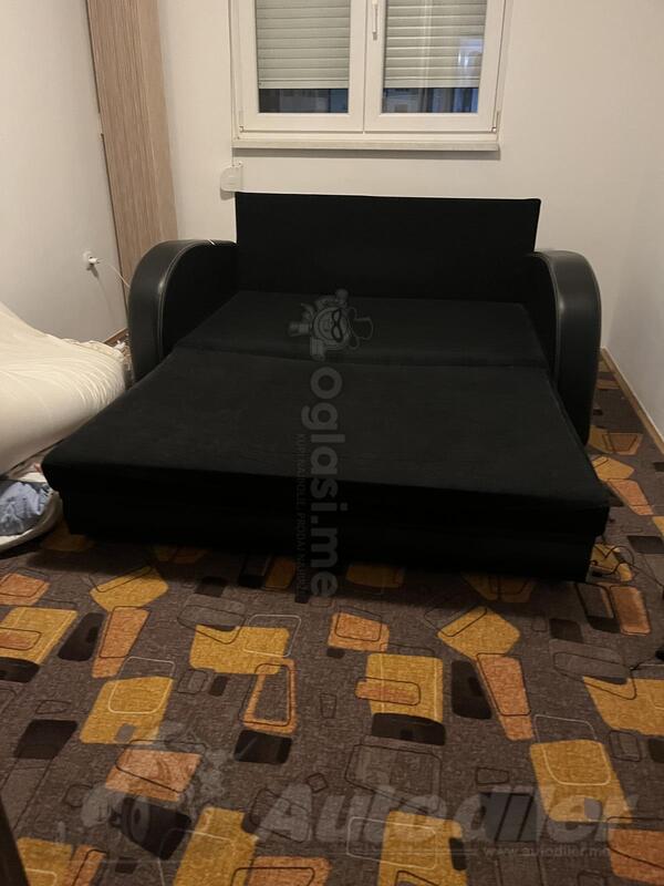 Trosed na razvlacenje koriscen par mejse kao nov