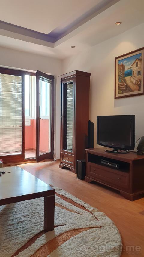 Dvosoban stan 72m2 - Nikšić - Centar grada