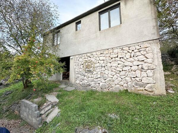 Porodična kuća 66m2 - Danilovgrad - > Okolina grada