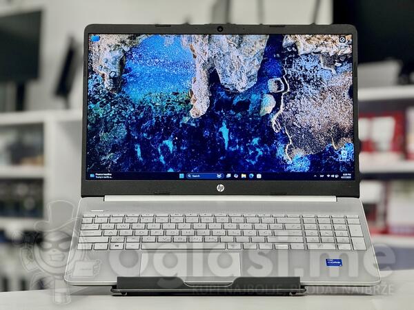 HP HP 15s - 15.6" Intel i5 8GB GB