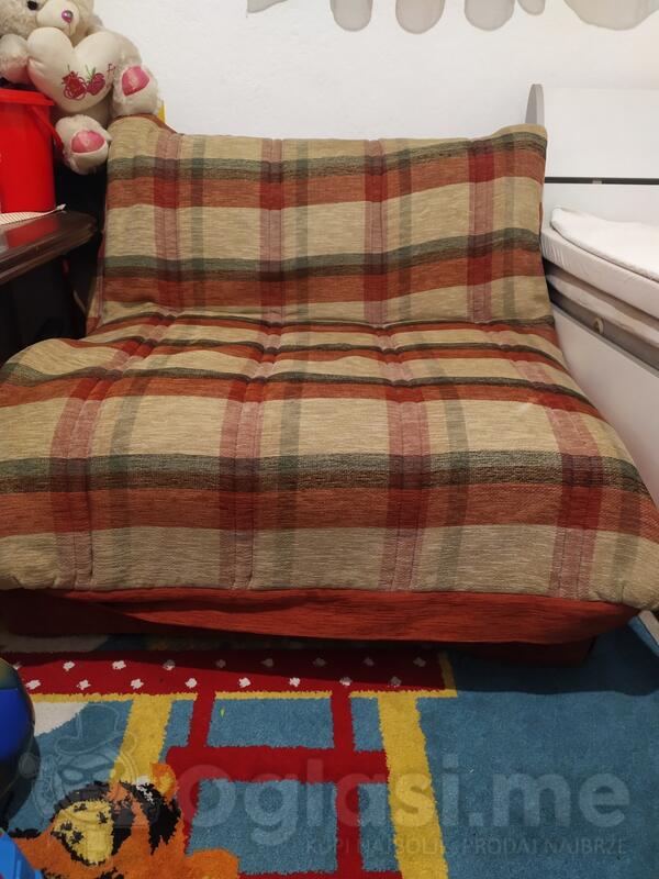 Prodajem fotelju u fenomenalnom stanju 