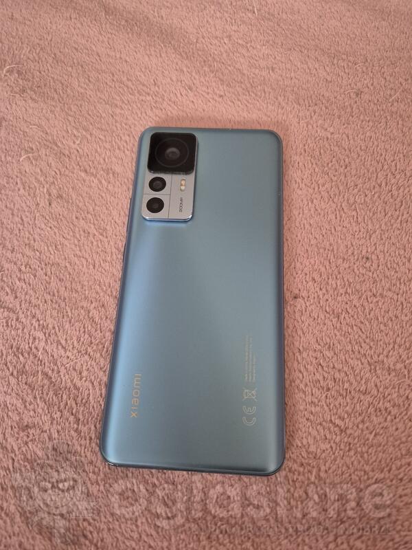 Xiaomi - 12 - 8GB / 256GB