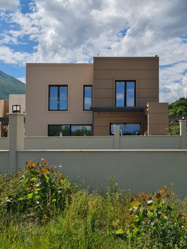 Vila 200m2 - Danilovgrad - Grlić