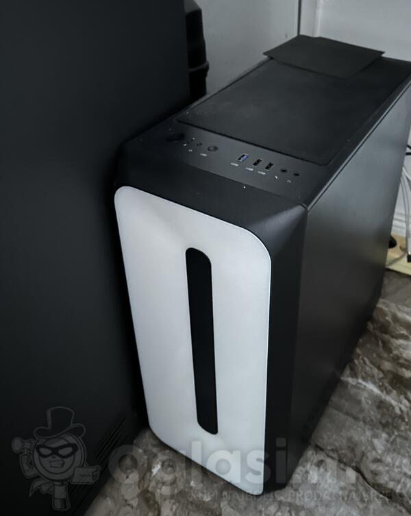 Intel i3 - 16GB GB DDR5 - SSD disk