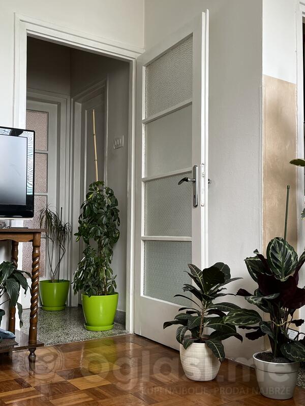 Jednosoban stan 35m2 - Nikšić - Nikšić (uži dio) Strogi centar, preko puta hotela