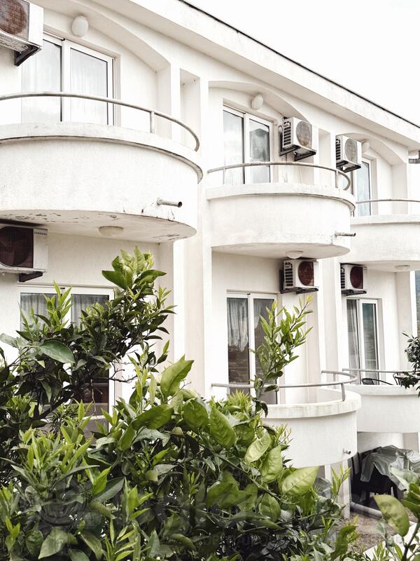 Kuća sa više stanova 250m2 - Budva - Dubovica