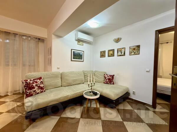 Dvosoban stan 60m2 - Bar - Centar grada