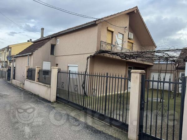 Porodična kuća 150m2 - Podgorica - Konik