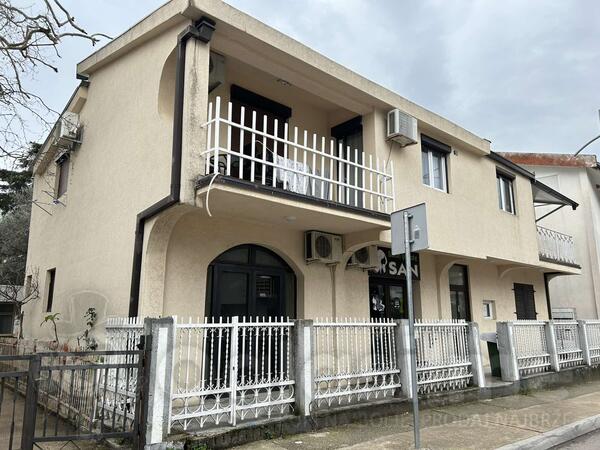 Kuća sa više stanova 235m2 - Bar - Šušanj