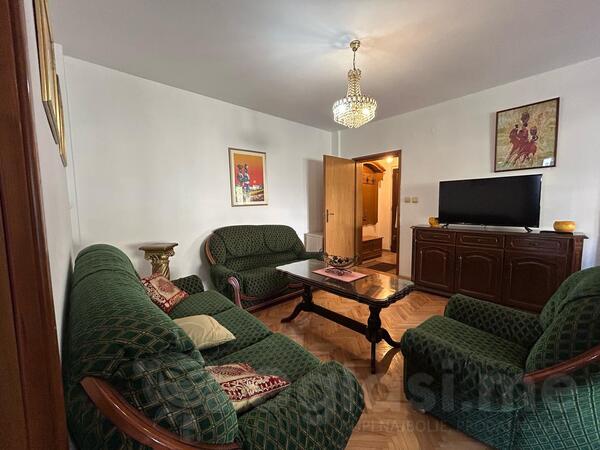 Dvosoban stan 90m2 - Bar - Centar grada