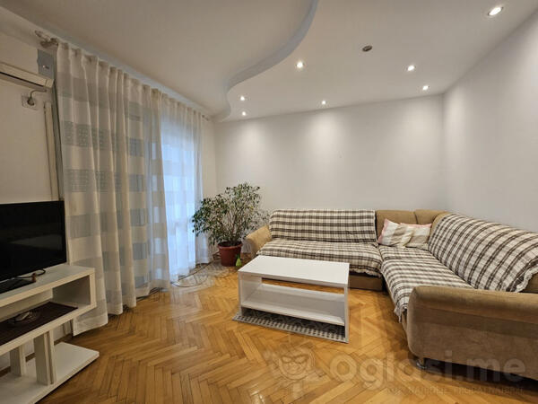 Dvosoban stan 67m2 - Bar - Centar grada