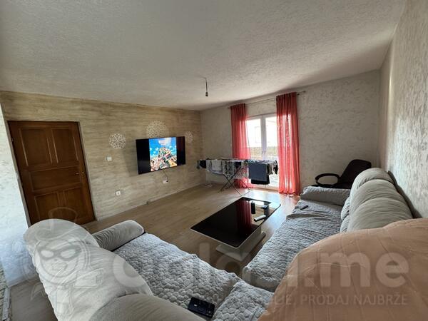 Trosoban stan 120m2 - Bar - Polje
