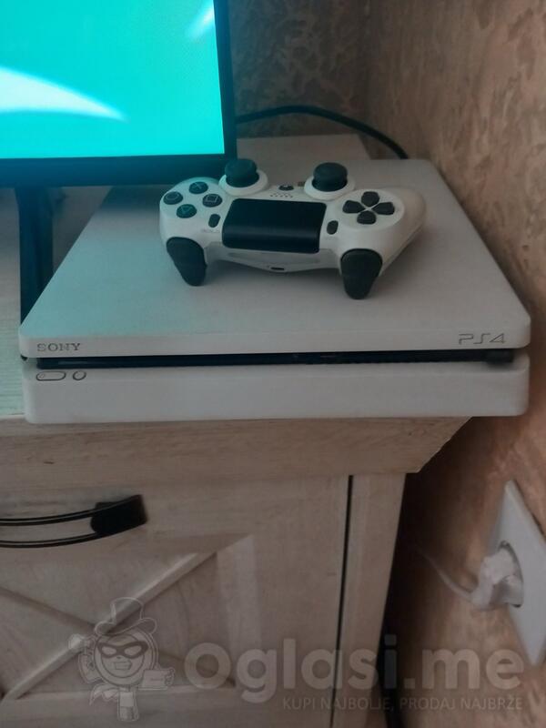 Sony - PlayStation 4
