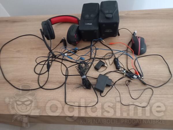 Na prodalu slusalice gemer slusalice za telefom zvucnici punjaci kablovi opticki mis  adapter.......