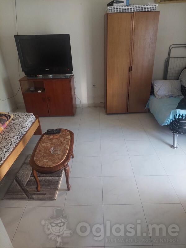 Porodična kuća 30m2 - Podgorica - Masline