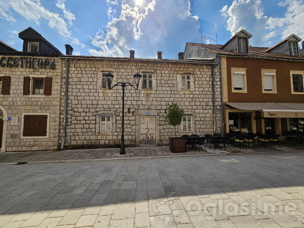 Kuća sa više stanova 210m2 - Cetinje - Cetinje (uži dio)