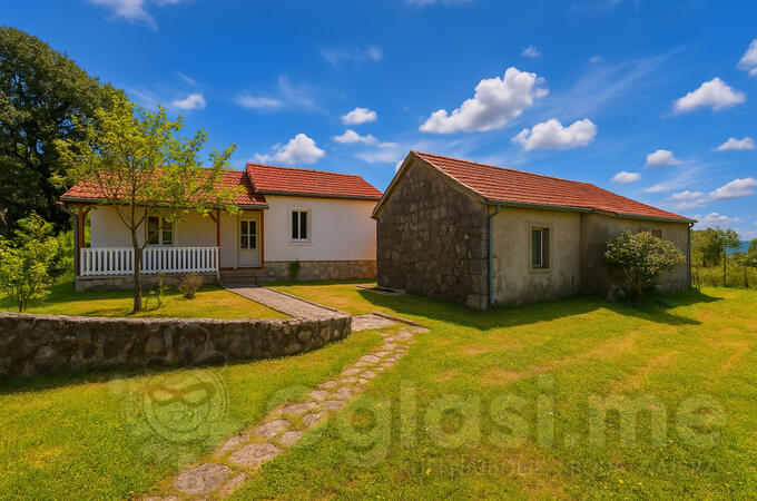 Porodična kuća 100m2 - Podgorica - Doljani