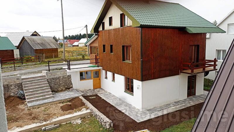 Kuća sa više stanova 164m2 - Žabljak - > Okolina grada