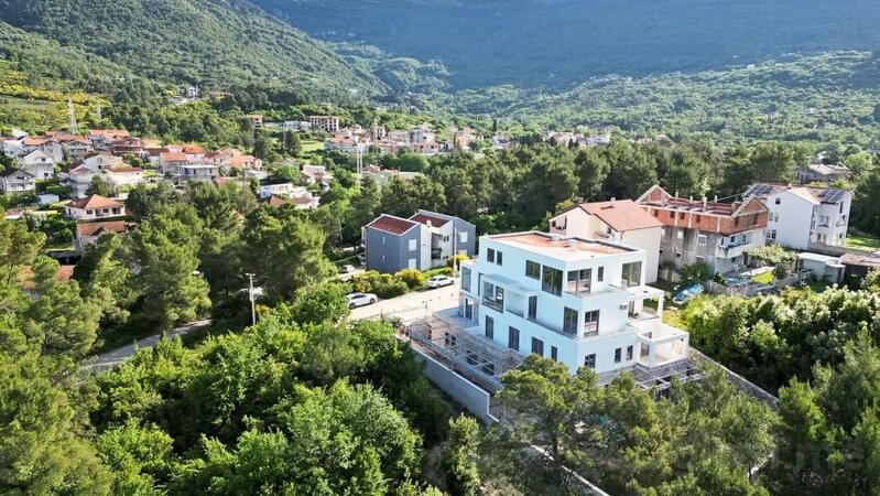Dvosoban stan 90m2 - Tivat - Tivat (uži dio)