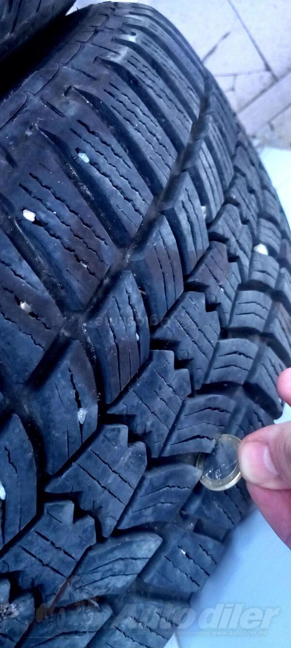 Ostalo - Zimske gume 215/60/16 na felnama Pasata B8 - Čelik felne