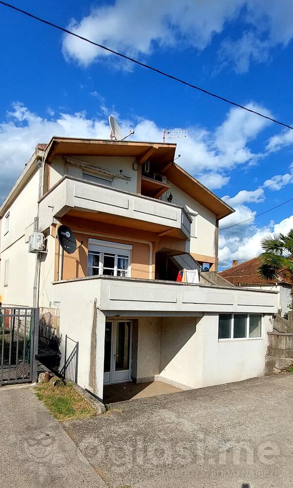 Porodična kuća 266m2 - Podgorica - Blok 5