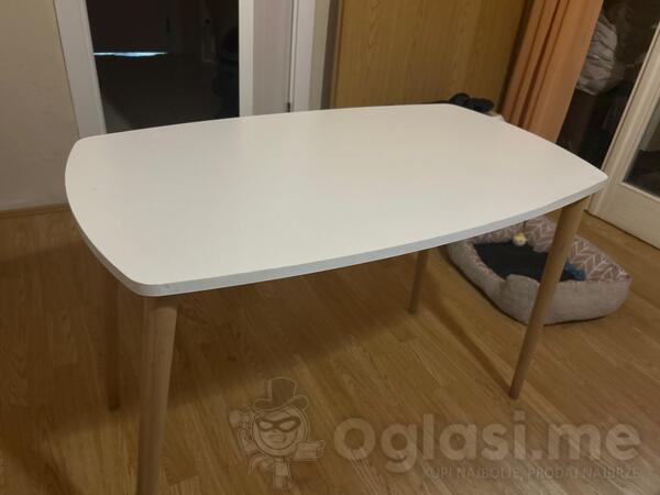 Manji trpezarijski sto 104X60